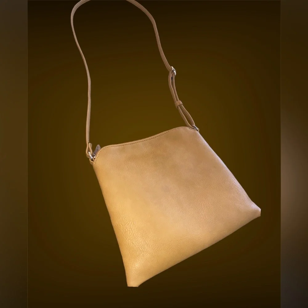 Beige & Cream Faux Leather Sling Side Purse🌟 - Picture 5 of 7